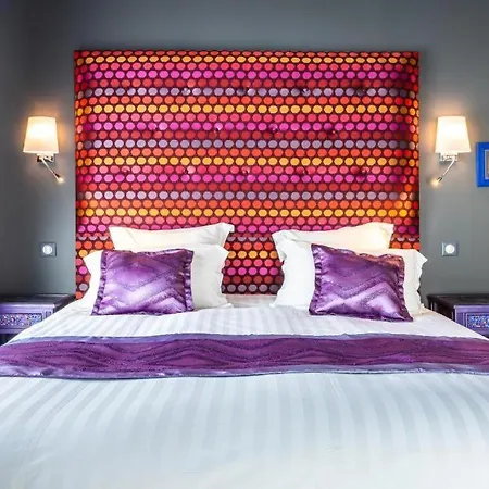 Brit Privilege - La Des Arts 4*