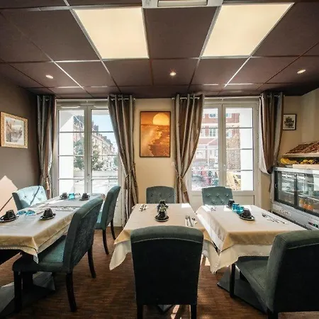 Brit Privilege - La Des Arts 4*