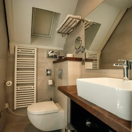 Brit Privilege - La Des Arts Hotel 4*