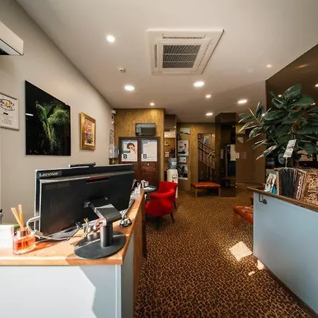 Brit Privilege - La Des Arts Hotel Lisieux