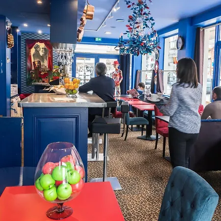 Brit Privilege - La Des Arts 4*