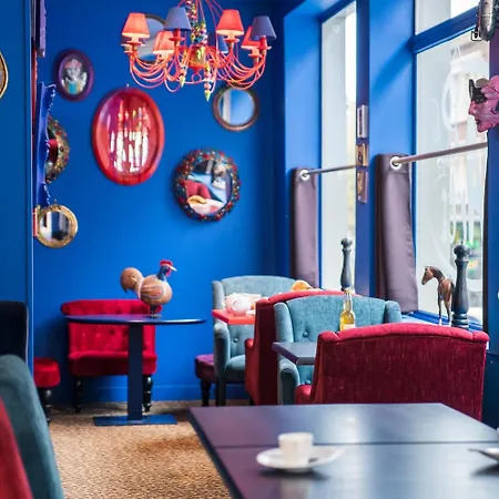 Brit Privilege - La Des Arts