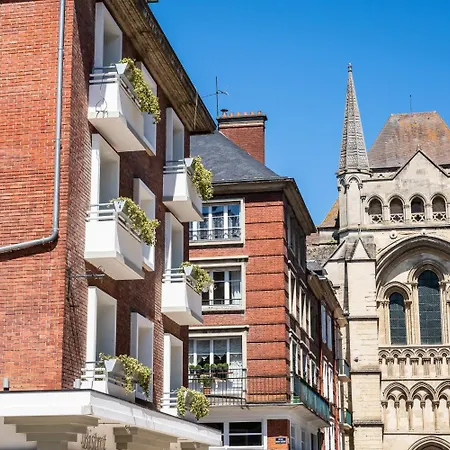 Brit Privilege - La Des Arts 4* Lisieux