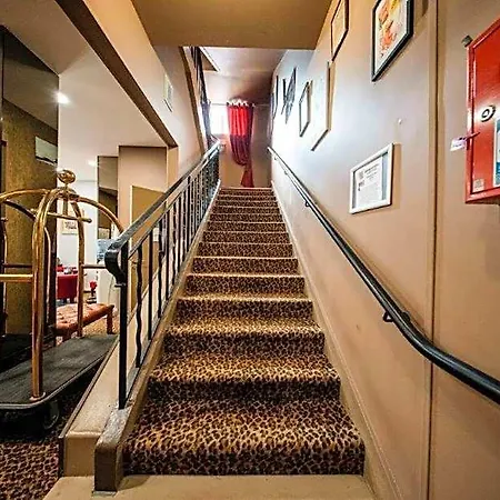 Brit Privilege - La Des Arts Hotel
