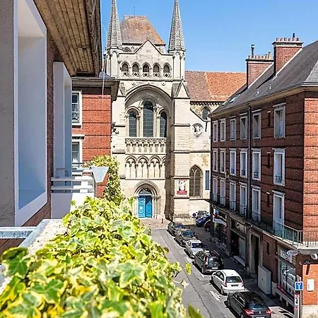 Brit Privilege - La Des Arts 4* Lisieux