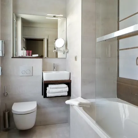 Hotel Brit Privilege - La Des Arts 4*