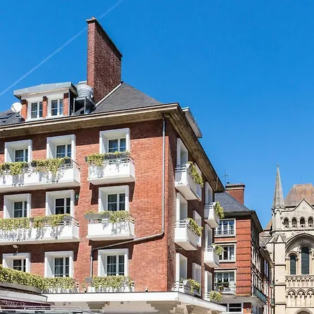 Brit Privilege - La Des Arts 4*