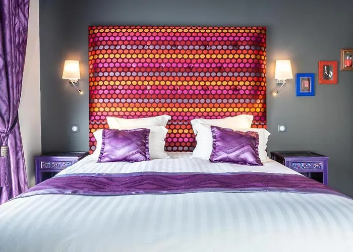 Brit Privilege - La Des Arts 4*