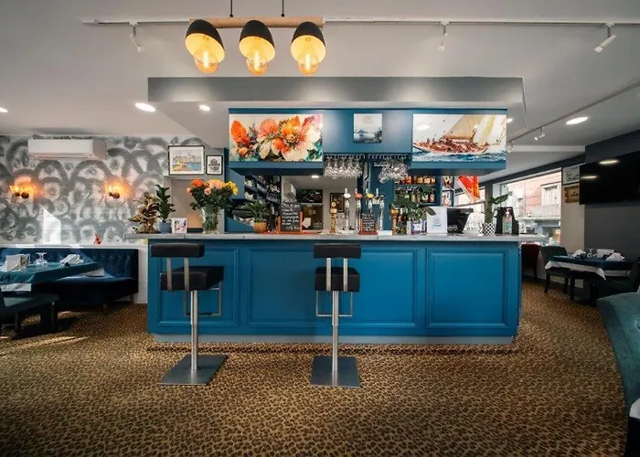 Brit Privilege - La Des Arts Hotell Lisieux