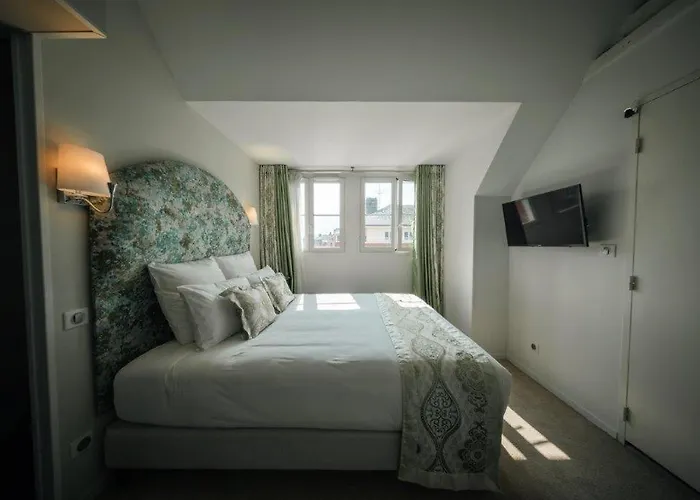 Brit Privilege - La Des Arts