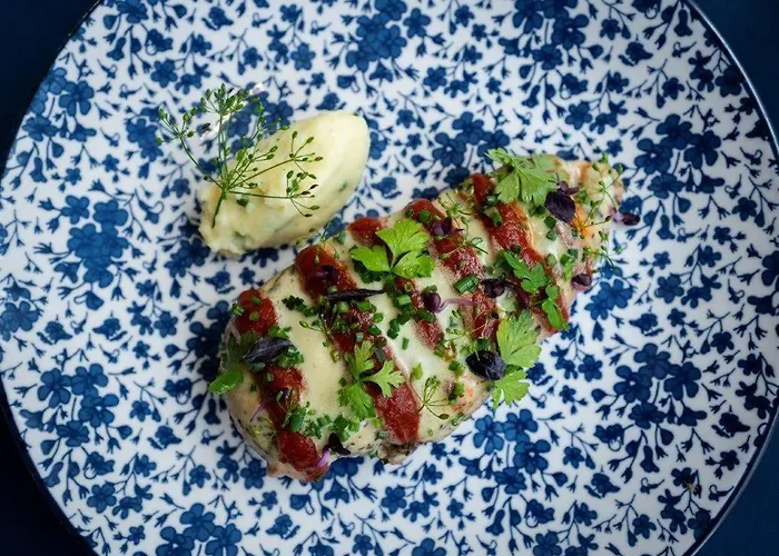 Brit Privilege - La Des Arts Hotell