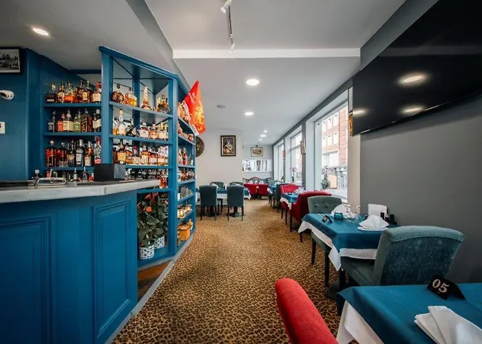 Brit Privilege - La Des Arts Hotell 4*