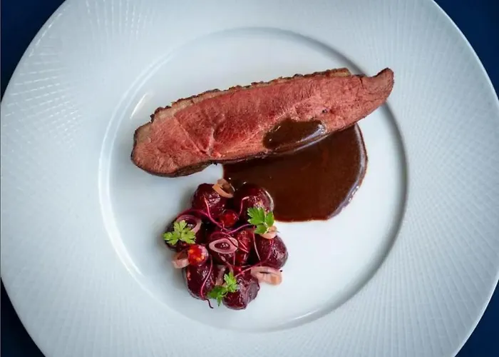 Brit Privilege - La Des Arts Hotell Lisieux