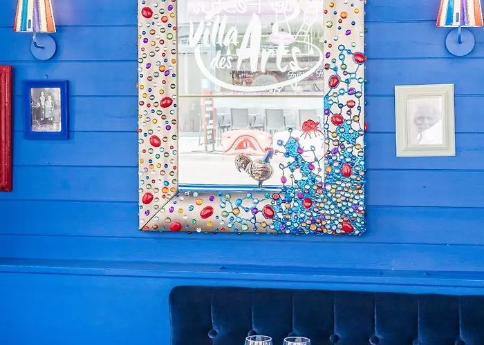 Hotell Brit Privilege - La Des Arts 4*