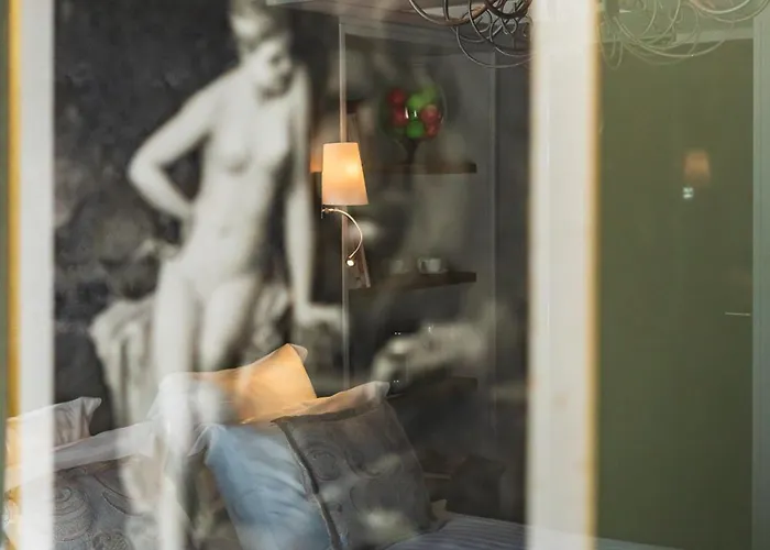 Brit Privilege - La Des Arts