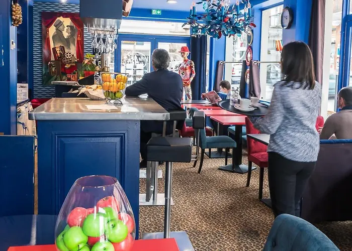 Brit Privilege - La Des Arts 4*