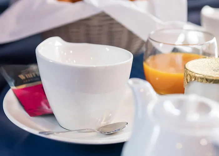 Brit Privilege - La Des Arts Hotell Lisieux