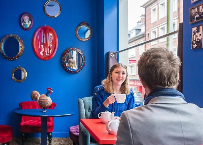 Brit Privilege - La Des Arts Hotell