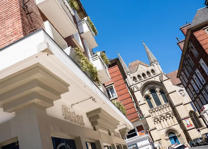 Hotell Brit Privilege - La Des Arts Lisieux