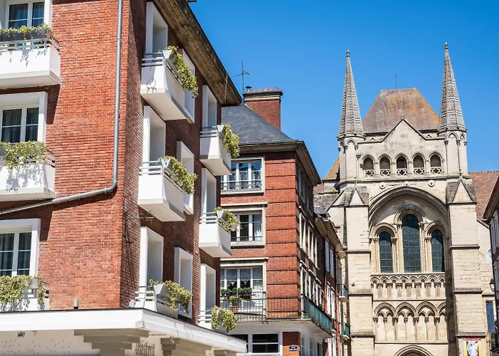 Brit Privilege - La Des Arts 4* Lisieux