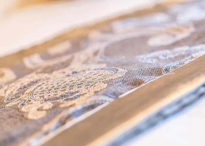 Brit Privilege - La Des Arts 4*