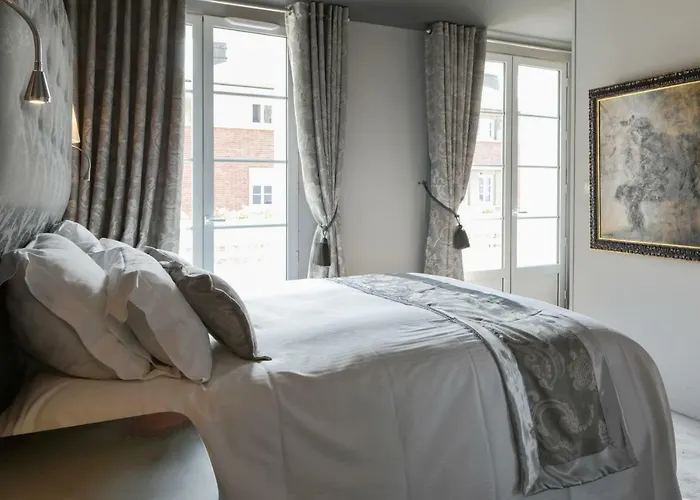 Hotell Brit Privilege - La Des Arts 4*