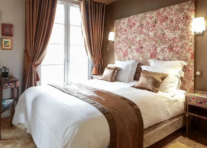 Brit Privilege - La Des Arts Hotell