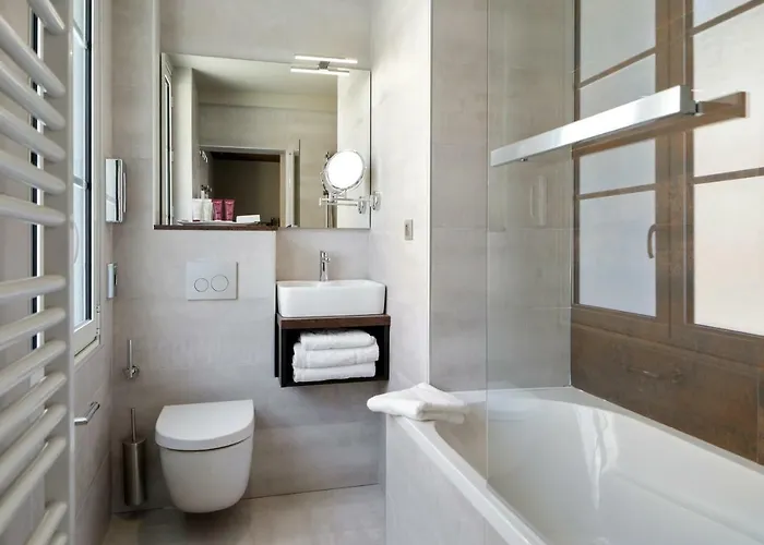 Hotell Brit Privilege - La Des Arts 4*