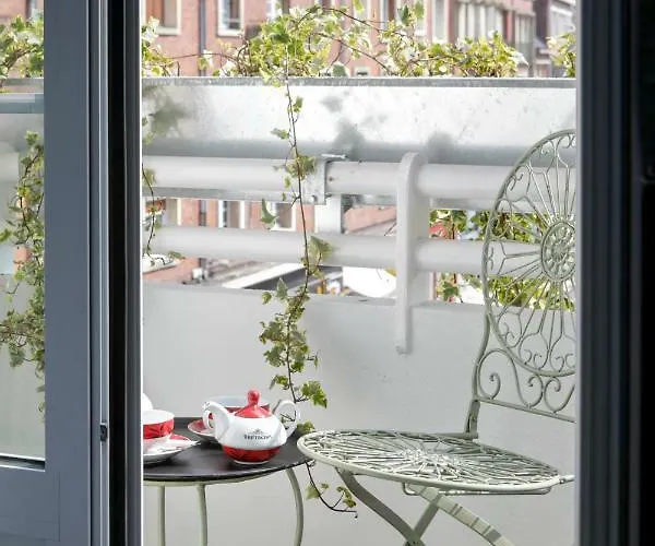 Brit Privilege - La Des Arts