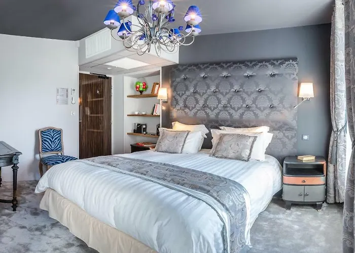 Brit Privilege - La Des Arts Hotell Lisieux