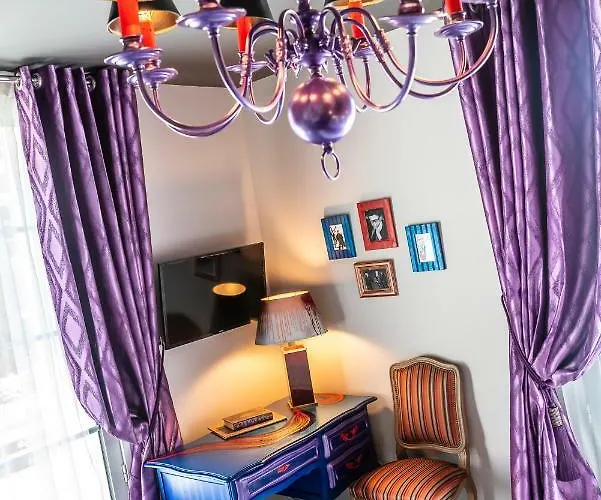 Brit Privilege - La Des Arts 4*