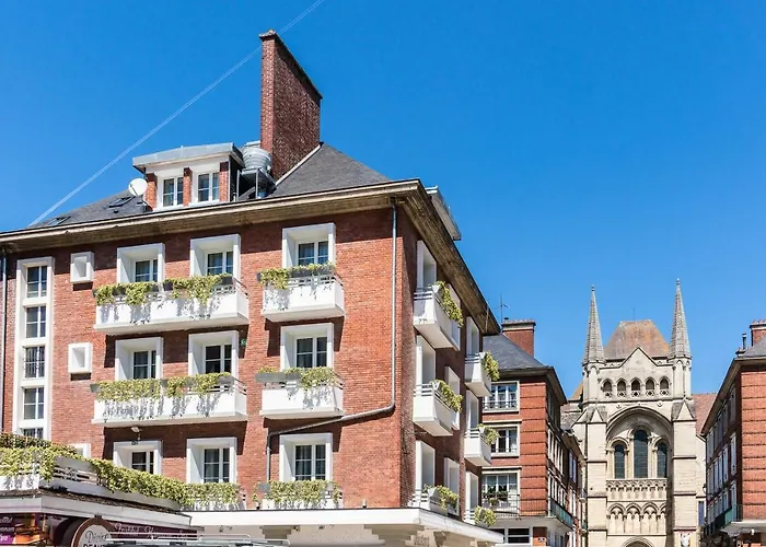 Brit Privilege - La Des Arts 4*