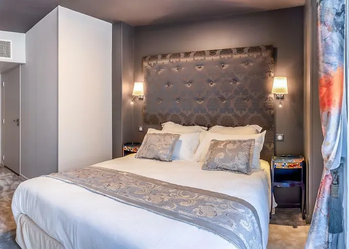 Brit Privilege - La Des Arts Hotell Lisieux