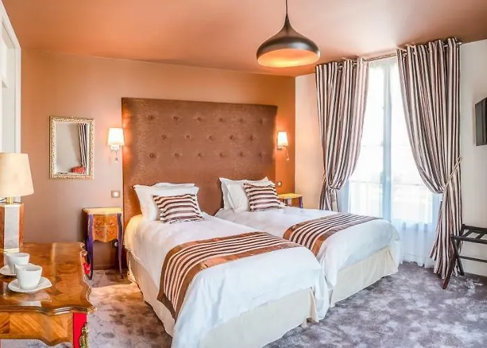 Brit Privilege - La Des Arts 4*