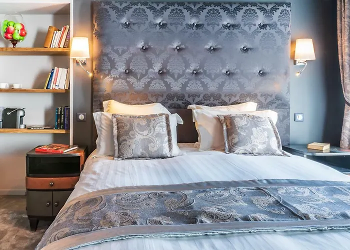 Brit Privilege - La Des Arts